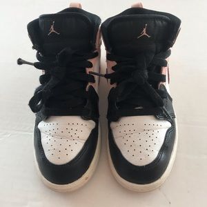 🐺 kids Jordans pink white and black colorway🐺